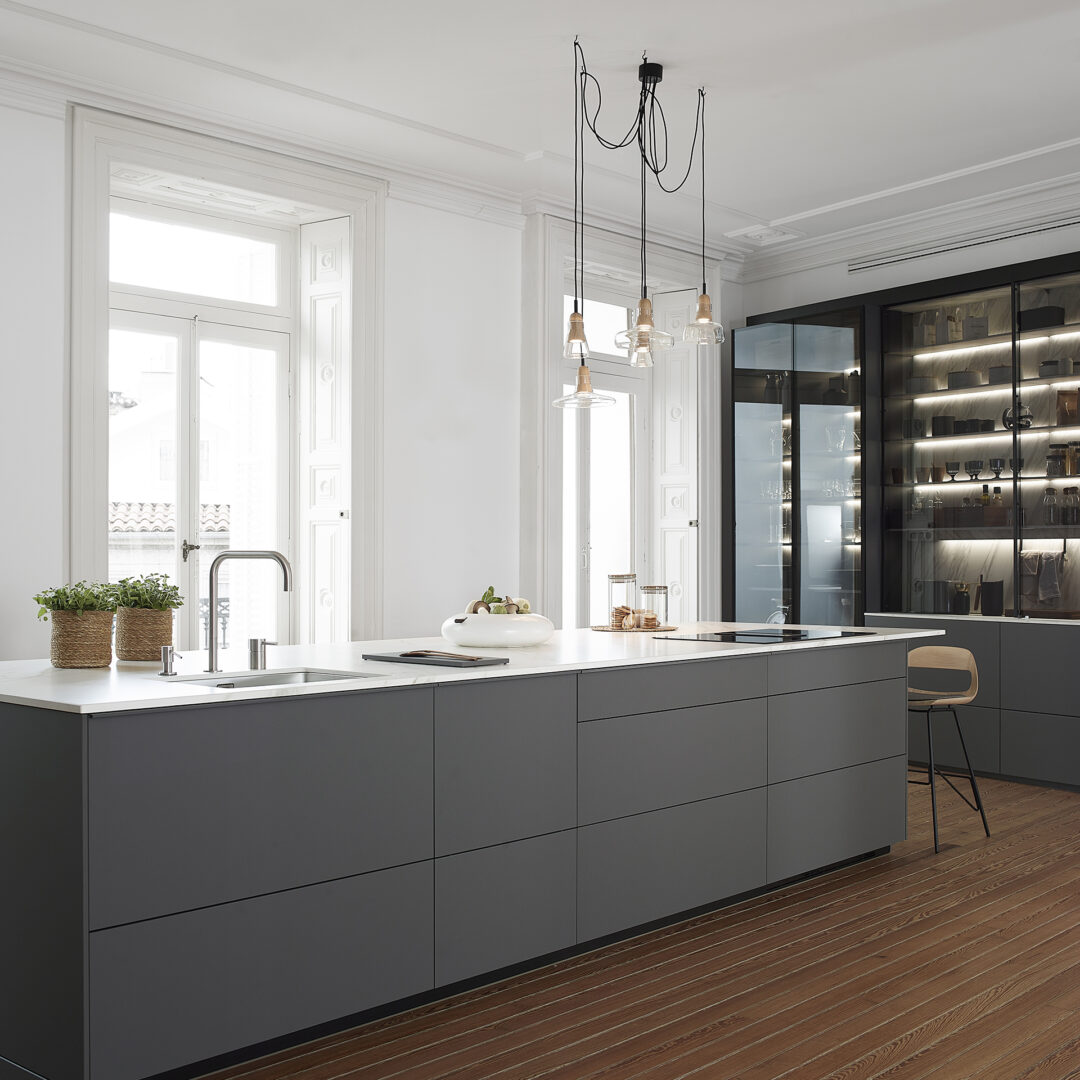 B1101330G02D2021-web