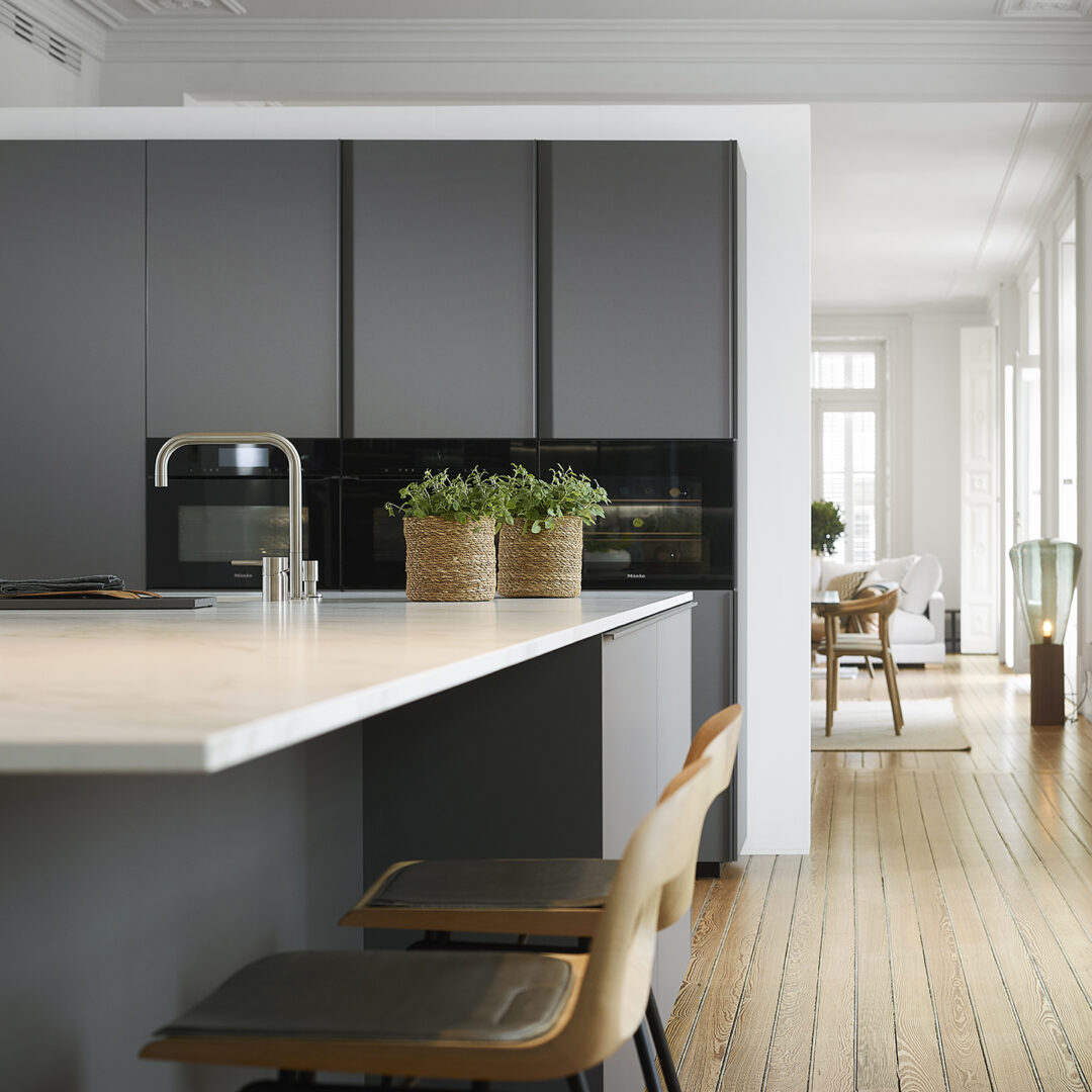 B1101330G06D2021-web